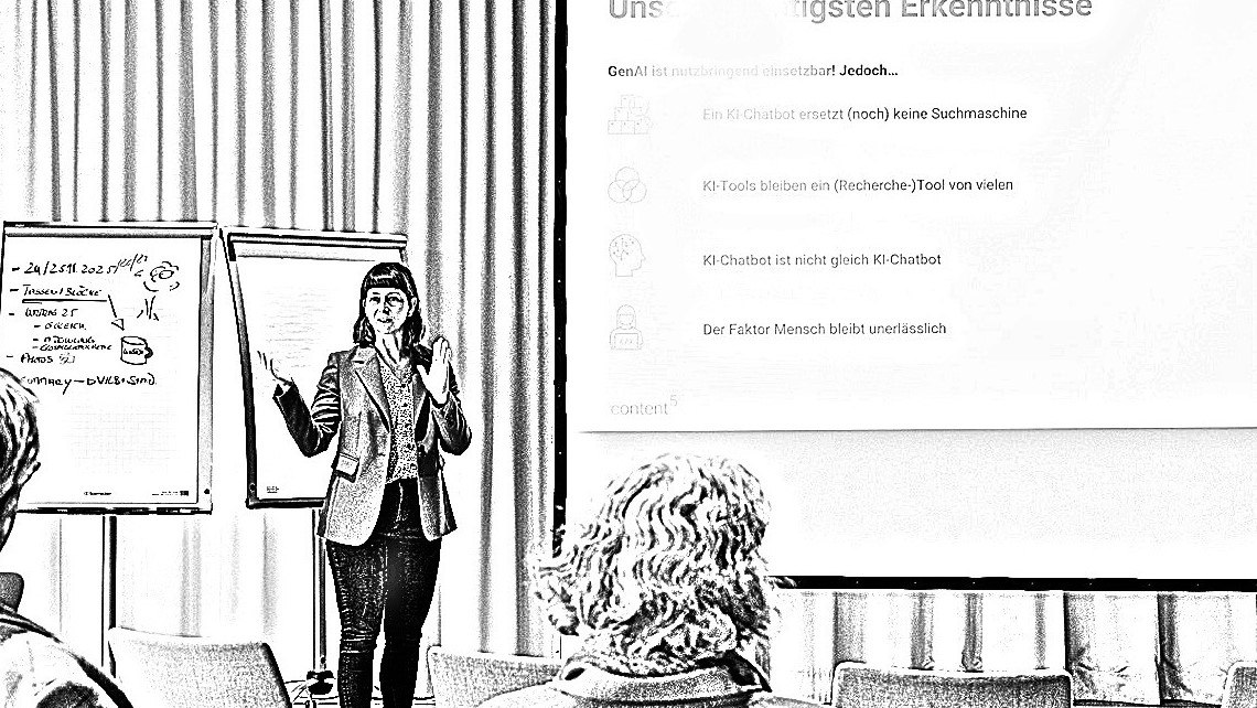 Eine Frau hält eine Präsentation